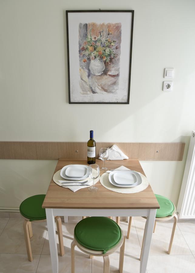 Meros - Athenian Residencies * Ateny